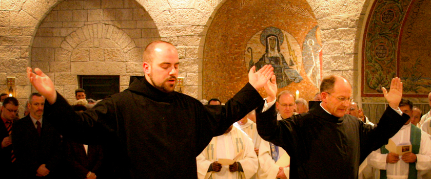 21. März 2006, am 100. Geburtstag unserer Gemeinschaft, haben Pater Basilius und Pater Jonas gemeinsam ihre Feierliche Profess abgelegt.