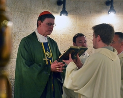Kardinal Woelki in der Brotvermehrungskirche.