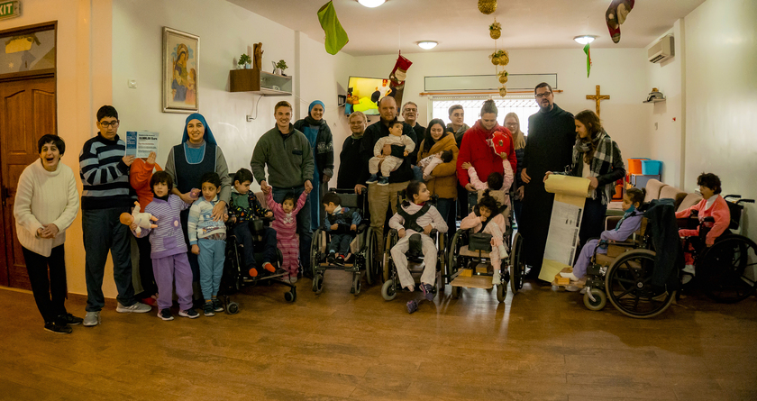 Spendenübergabe nach der Weihnachtsaktion 2018 an Ma'an Lil Hayat.