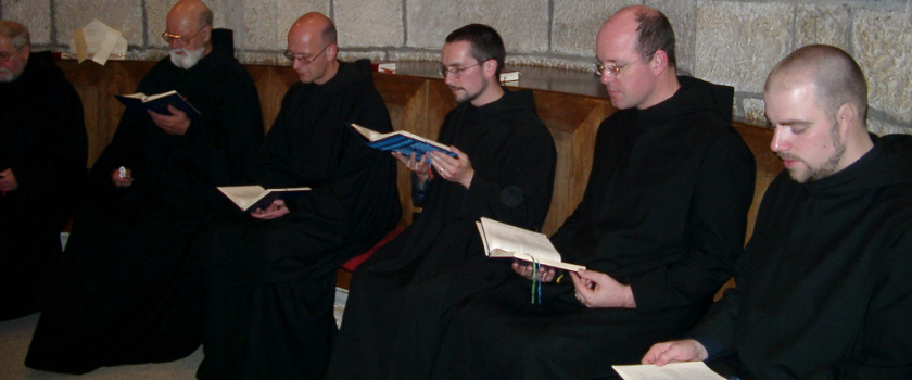 Mönche beim Chorgebet