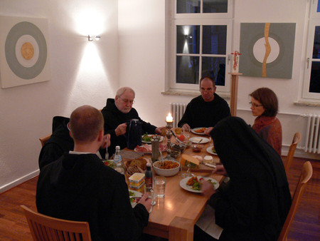 Tischgemeinschaft im Haus Jerusalem