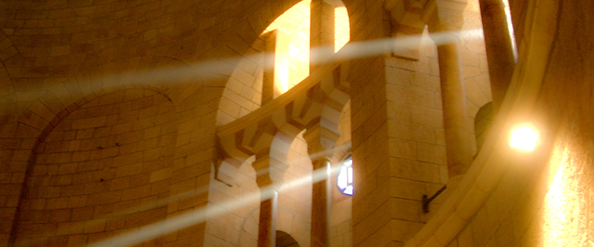 Lichtspiel in der Oberkirche der Dormitio.