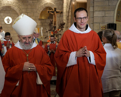 Beim liturgischen Auszug: Abt Bernhard Maria und Pater Simeon.