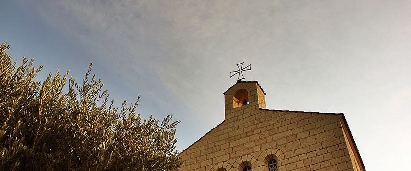 Westfassade der Brotvermehrungskirche in Tabgha.