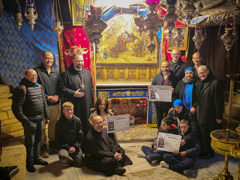 Weihnachtsaktion 2024: Spendenübergabe an drei Gruppen in der Geburtskirche.