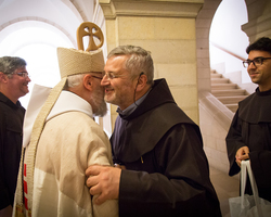 Gratulationen und Glückwünsche nach dem Gottesdienst.