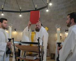 Verkündigung des Evangeliums auf Deutsch.