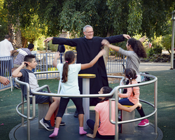 Zum Brotvermehrungsfest wurde der Spielplatz schon inoffiziell eingeweiht.