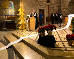 In der Weihnachtsnacht in der Dormitio-Basilika.