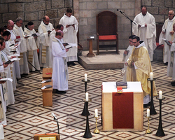 Primizmesse: Liturgischer Einzug und Eröffnung.