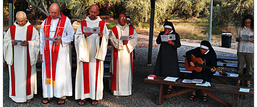 Monks and sisters at the renovated Dalmanutha II