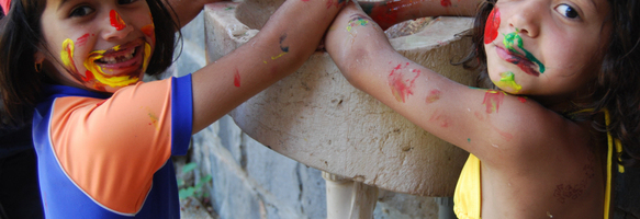 Spielende Mädchen in Beit Noah