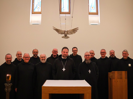Unsere Gemeinschaft mit dem neuen Abt Nikodemus und den Visitatoren, Abtpräses Maksymilian und Bruder Eucharius.