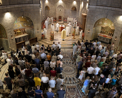Primizmesse: Liturgischer Einzug und Eröffnung.