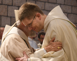 Friedensgruß: Abt Simon (Tyniec).