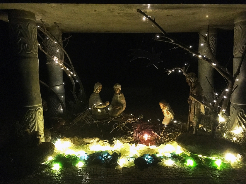 Krippe in der Brotvermehrungskirche in Tabgha (2017).