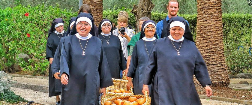 Schwestern beim Brotvermehrungsfest in Tabgha 2013