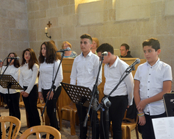 Die Jugendschola aus Mi&#146;ilya und eine Schola unserer Studierenden vom Zion haben die Liturgie mitgestaltet.