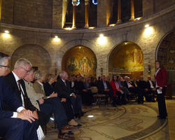 Besuch von Dr. Wolfgang Schäuble in der Dormitio: Dr. Melanie Mordhorst-Meyer spricht über das 'Studium in Israel'.