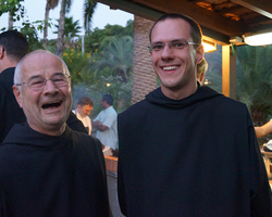 Pater Zacharias und Bruder Natanael.