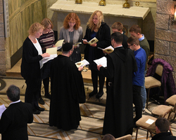 Die Schola unter der Leitung von Bruder Josef.