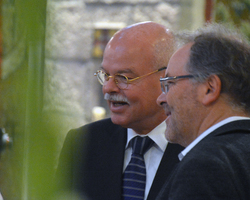 Der deutsche Botschafter Clemens von Goetze und Studiendekan Ulrich Winkler.