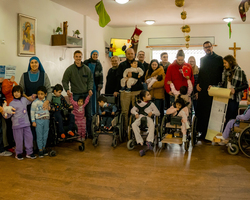 Den Schwestern im 'Hogar Niño Dios' und ihren Kindern konnten wir 10.000 Euro Spenden überreichen!
