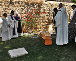 Auf dem Klosterfriedhof.